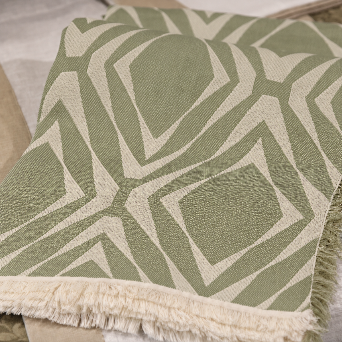 100% Cotton Tubular Jacquard Beach Towel