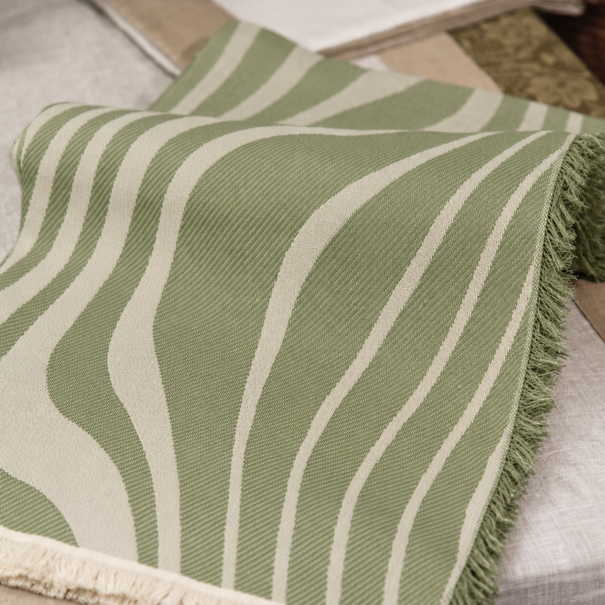 100% Cotton Tubular Jacquard Beach Towel